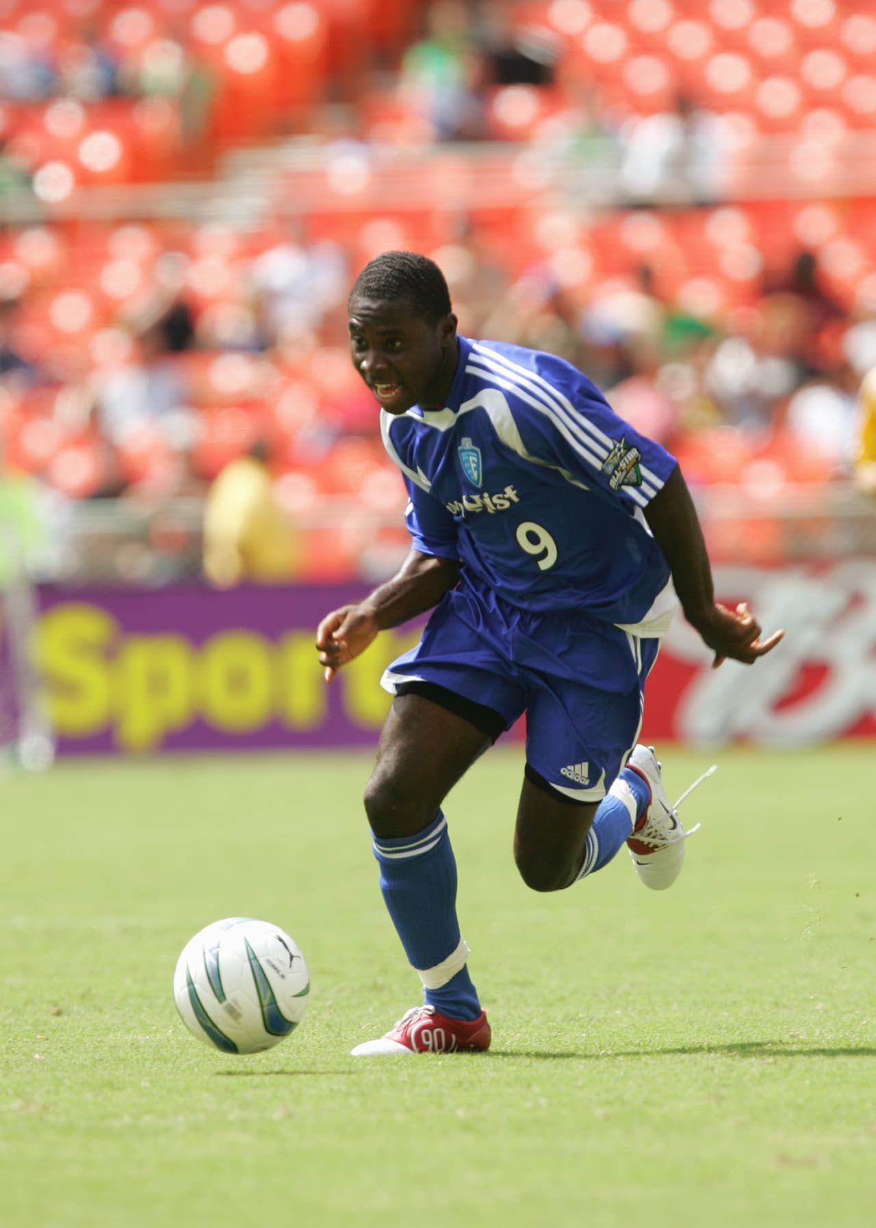 El formato en 2004 regresó a Este vs. Oeste y todos los ojos estaban centrados en la joven promesa estadounidense Freddy Adu, quien firmó un contrato con la MLS a sus 14 años de edad.