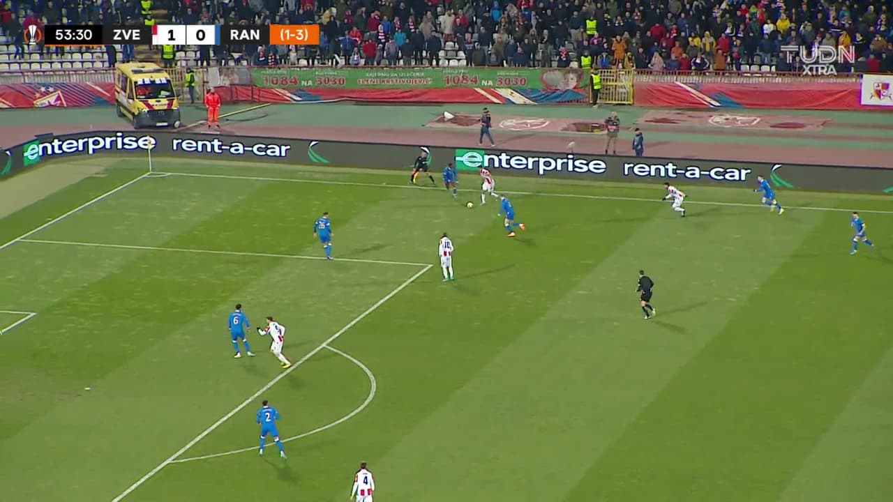 ¡TIRO ATAJADO! disparo por Ohi Omoijuanfo.