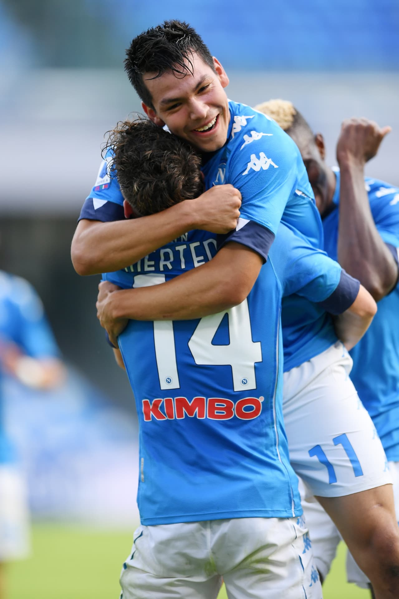 Hirving Lozano se habla de tú con Messi y Cristiano Ronaldo en el FIFA 21