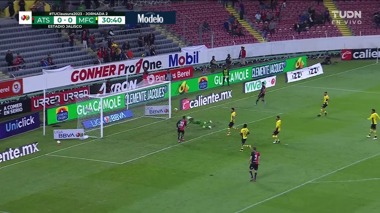 ¡GOOOL! Julián Quiñones anota para Atlas.