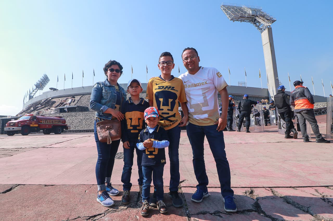 Los fanáticos le dieron un color diferente en las tribunas para el partido entre Pumas y Veracruz en el estadio Olímpico Universitario en la Jornada 1 del Clausura 2019 en la Liga MX.