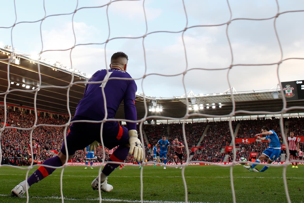 Bournemouth's English-born Irish midfielder Harry Arter (R) fires this penalty kick high over the bar during the English Premier League football match between Southampton and Bournemouth at St Mary's Stadium in Southampton, southern England on April 1, 2017. The game finished 0-0. / AFP PHOTO / Adrian DENNIS / RESTRICTED TO EDITORIAL USE. No use with unauthorized audio, video, data, fixture lists, club/league logos or 'live' services. Online in-match use limited to 75 images, no video emulation. No use in betting, games or single club/league/player publications. / (Photo credit should read ADRIAN DENNIS/AFP/Getty Images)