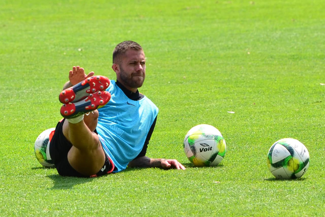 El francés Jérémy Menez estará a disposición de Miguel Herrera con América tras ocho meses. Así fue su entrenamiento y encuentro con los medios previo al duelo contra Necaxa, en el que estará en la banca por el Clausura 2019.