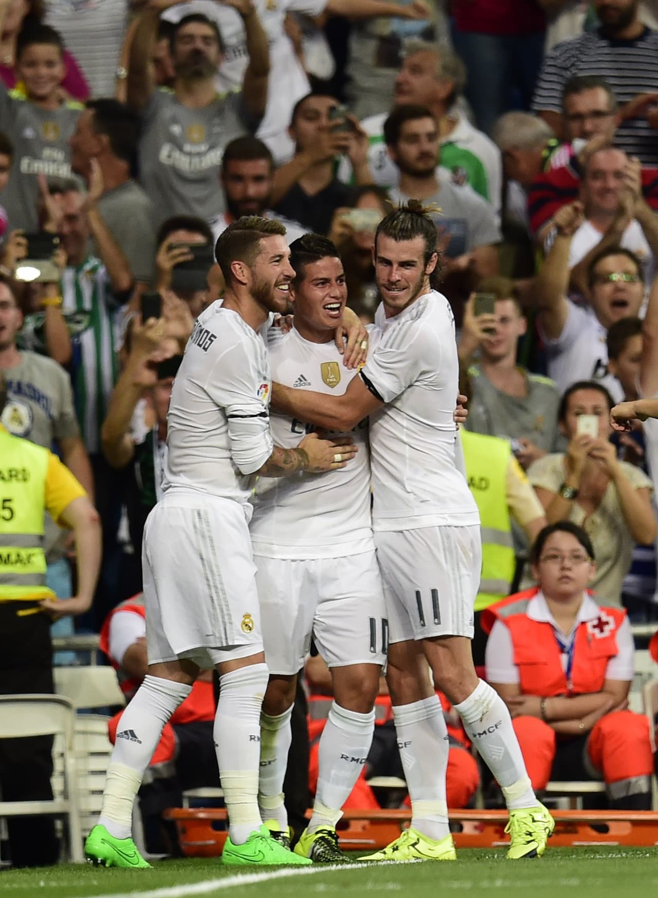 Real Madrid 5-0 Real Betis: Noche redonda en el Bernabéu con golazos de James y Bale