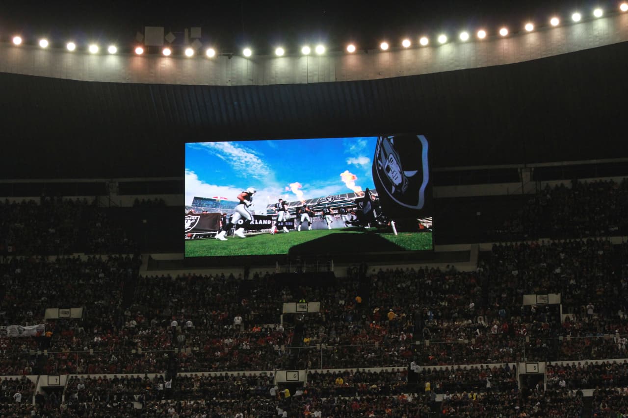 Te presentamos las mejores imágenes que nos dejó el juego entre Raiders y Texans en la cancha del estadio Azteca de la ciudad de México.