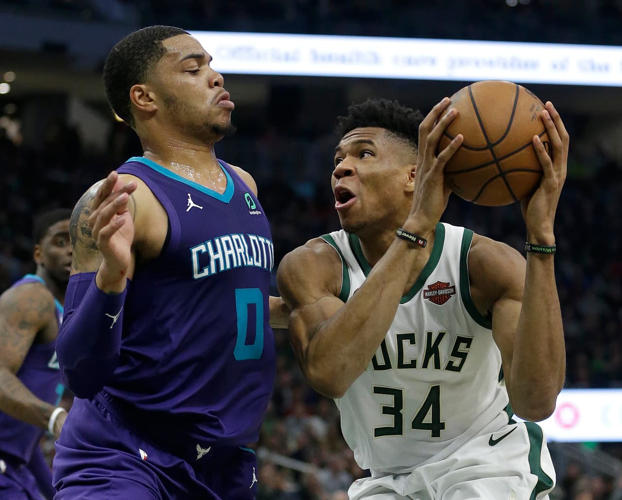 El griego Giannis Antetokounmpo anotó 26 puntos con 13 rebotes y seis asistencias en otra gran noche con los Bucks.
