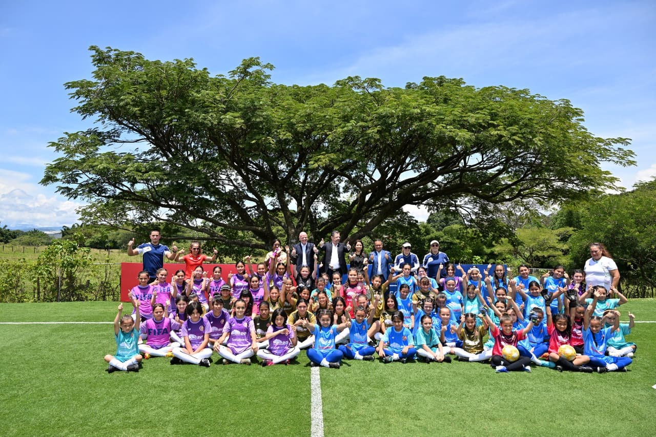 El presidente de Costa Rica, Rodrigo Chávez, alabó el trabajo de FIFA