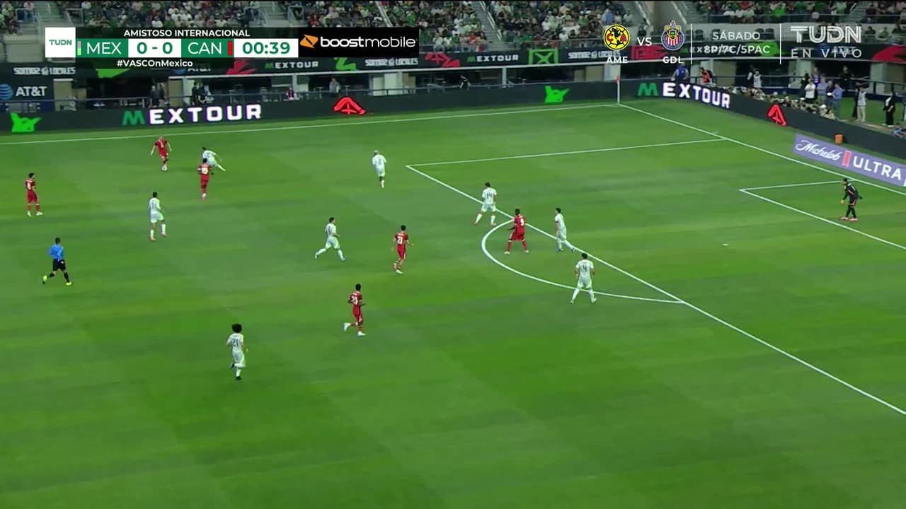 Arranca el partido y la pelota está en juego.