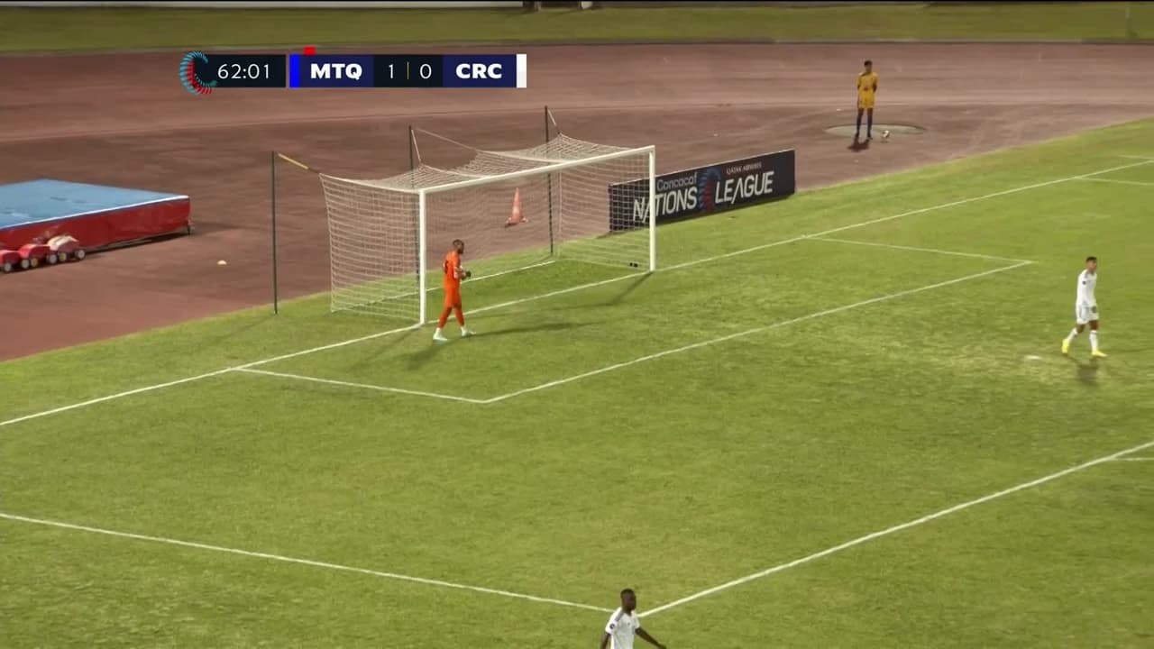 ¡TIRO ATAJADO! disparo por Joel Campbell.