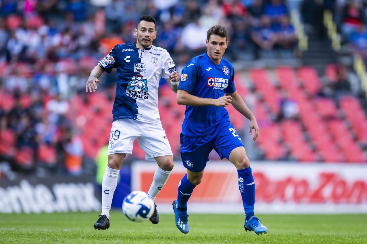 Con goles de Santiago Giménez, Jonathan Rodríguez y Juan Escobar, Cruz Azul consigue la voltereta y se lleva los tres puntos en el estadio Azteca.