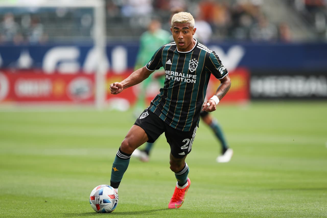 Su debut con México deberá esperar: LA Galaxy no prestará a Araujo