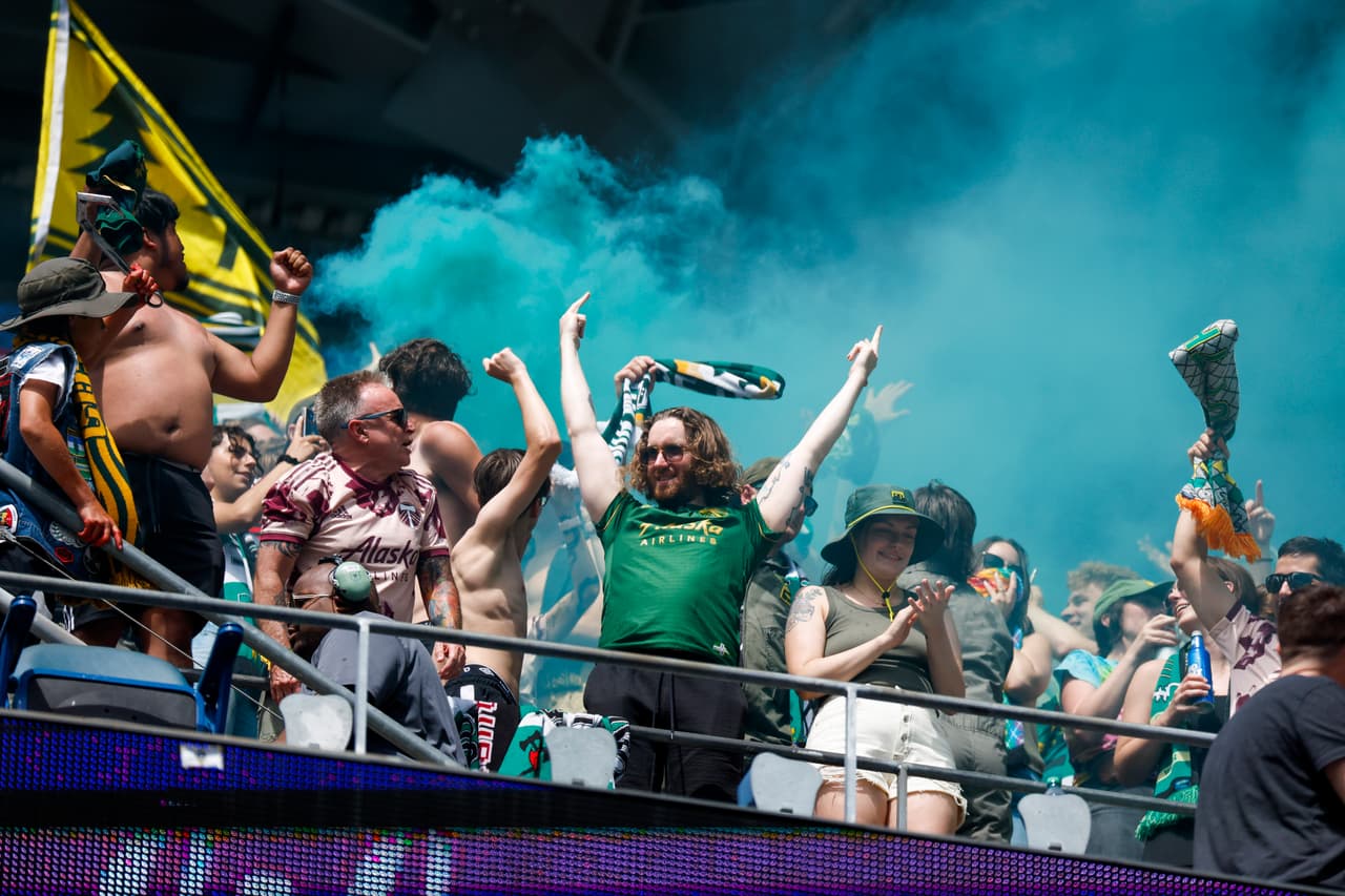 Pero los tres puntos se fueron hacia Portland.
<br>