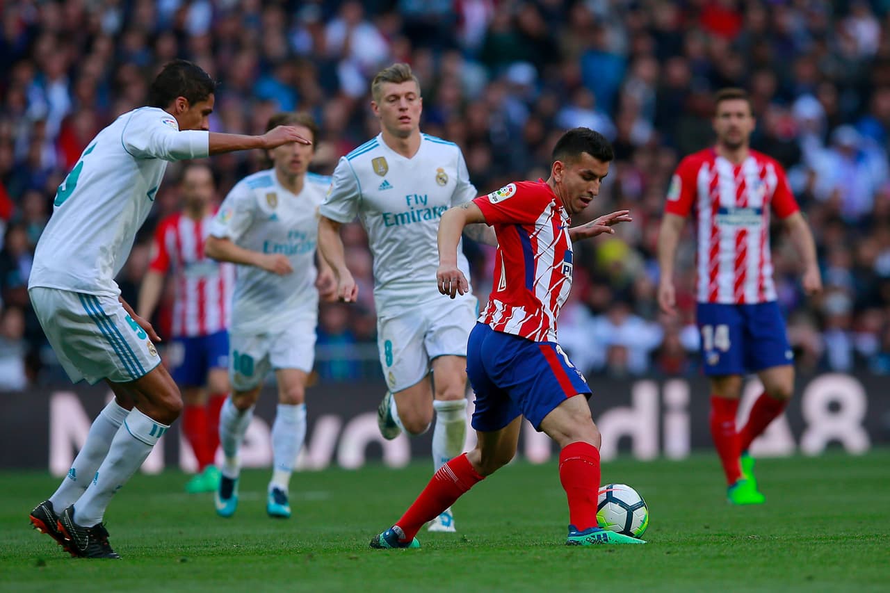 Por último, tenemos el Clásico Madrieño entre el Real Madrid y el Atlético de Madrid. Los Colchoneros han tenido que luchar con años de supremacia de los Merengues, quienes lideran esta rivalidad con 146 triunfos sobre 70 del Atleti.