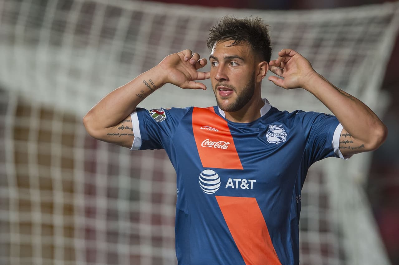 Cavallini logró un golazo tras hacer contacto con el balón dentro del área, pegó en el travesaño y rebasó la línea de gol.