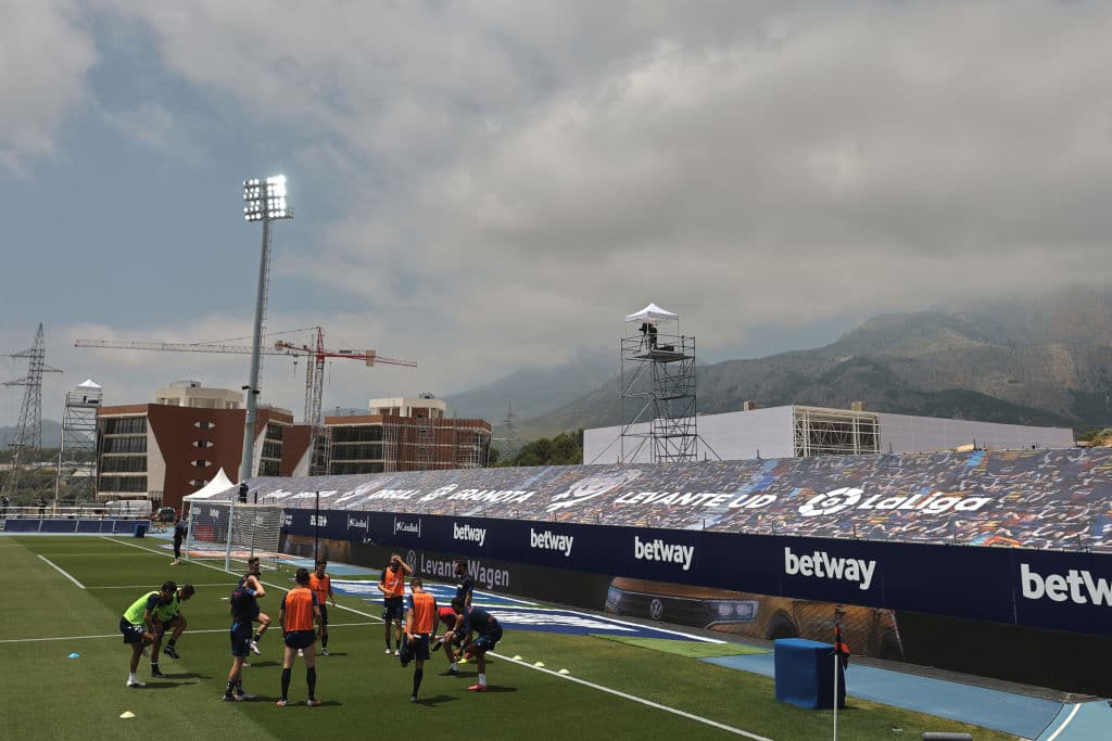 Levante llega un punto por encima del Betis en el lugar número 11.