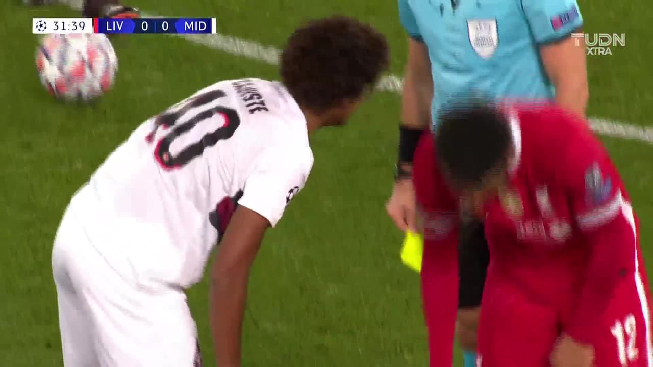 Tarjeta amarilla. El árbitro amonesta a Jens Cajuste de FC Midtjylland