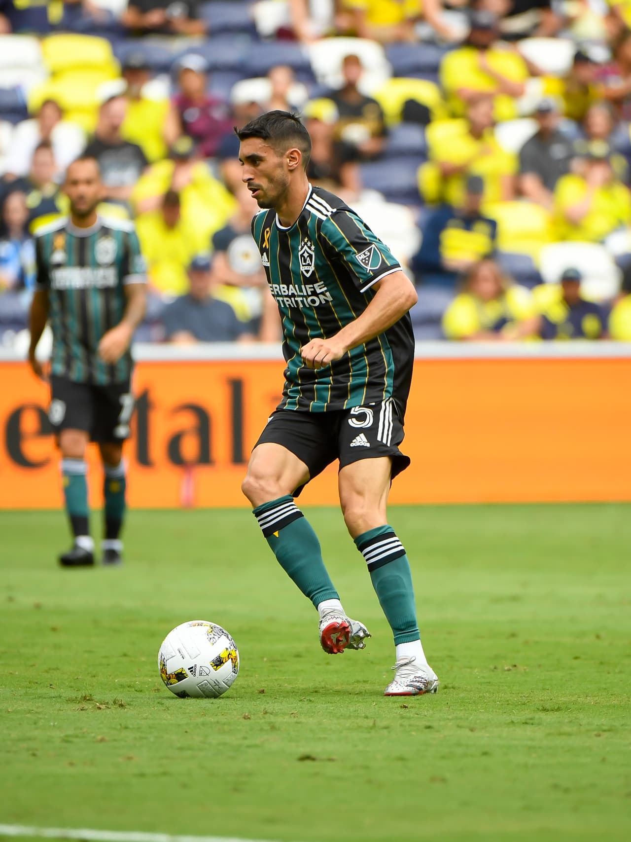 Gastón Brugman le ha imprimido su sello al mediocampo galáctico.