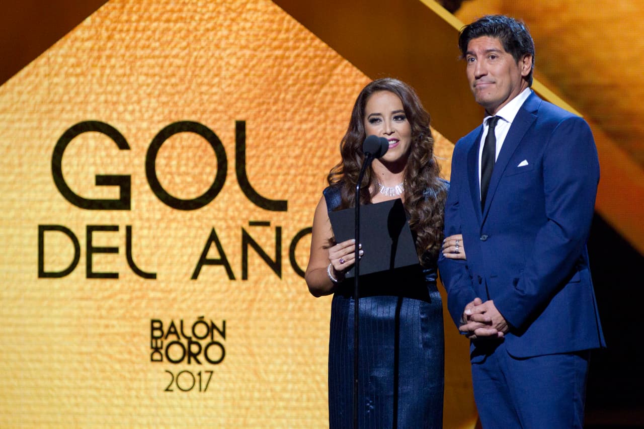 Hablar de Iván Zamorano es hablar de uno de los mejores delanteros de todos los tiempos y quién mejor que él para anuncial el Mejor Gol del Año