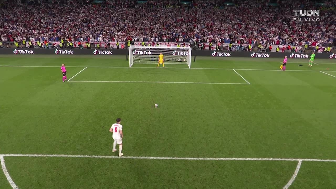 ¡GOL!  anota para Inglaterra. Harry Maguire