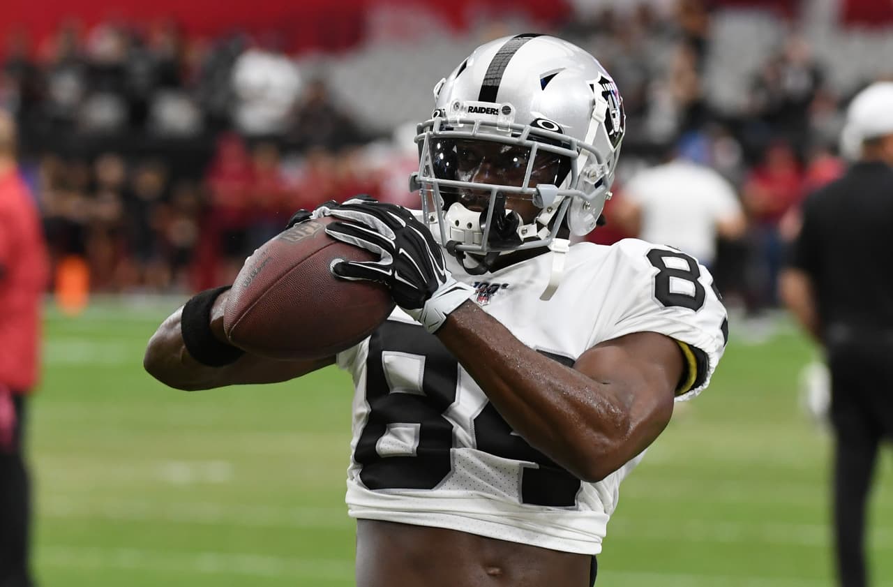 En marzo del 2019, después de unos meses complicados para él, firmó contrato de 3 años y 30 millones de dólares en dinero garantizado con los Raiders de Oakland.