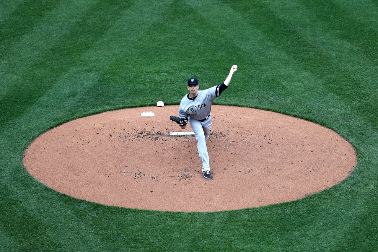 James Paxton (1-1) tuvo el honor de ser el abridor por parte de los New York Yankees, y se apuntó la victoria al lanzar 5.1 entradas en las que le pegaron ocho hits, uno de ellos jonrón, permitió cuatro carreras limpias, concedió dos pasaportes y abanicó a nueve.