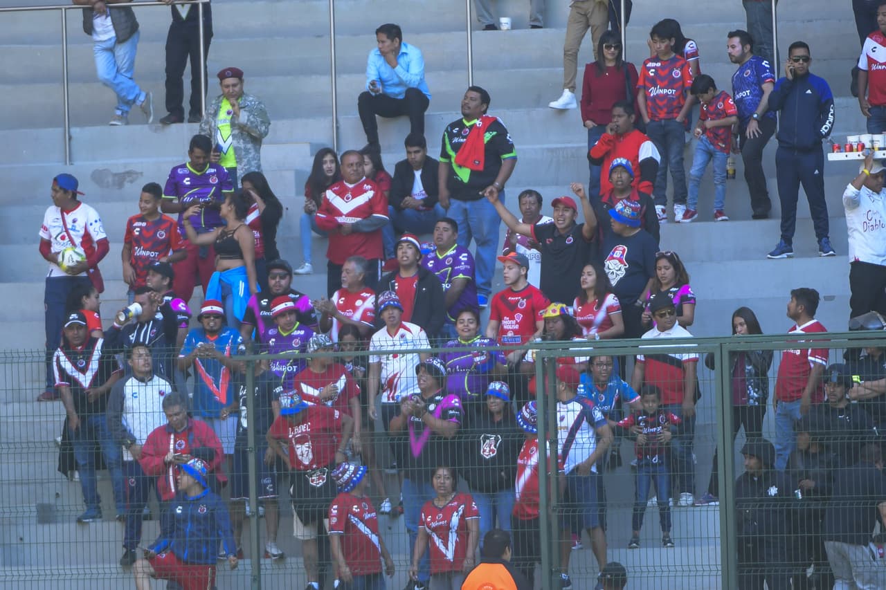El color se tomó la fiesta del partido de Toluca contra Veracruz por la jornada del fútbol mexicano, en un Clausura 2019 donde los 'Diablos Rojos' quieren brillar.