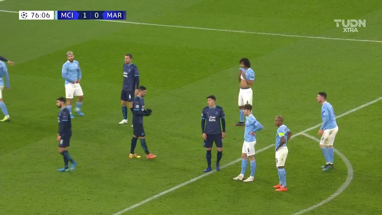 ¡TIRO ATAJADO! disparo por Nathan Aké.