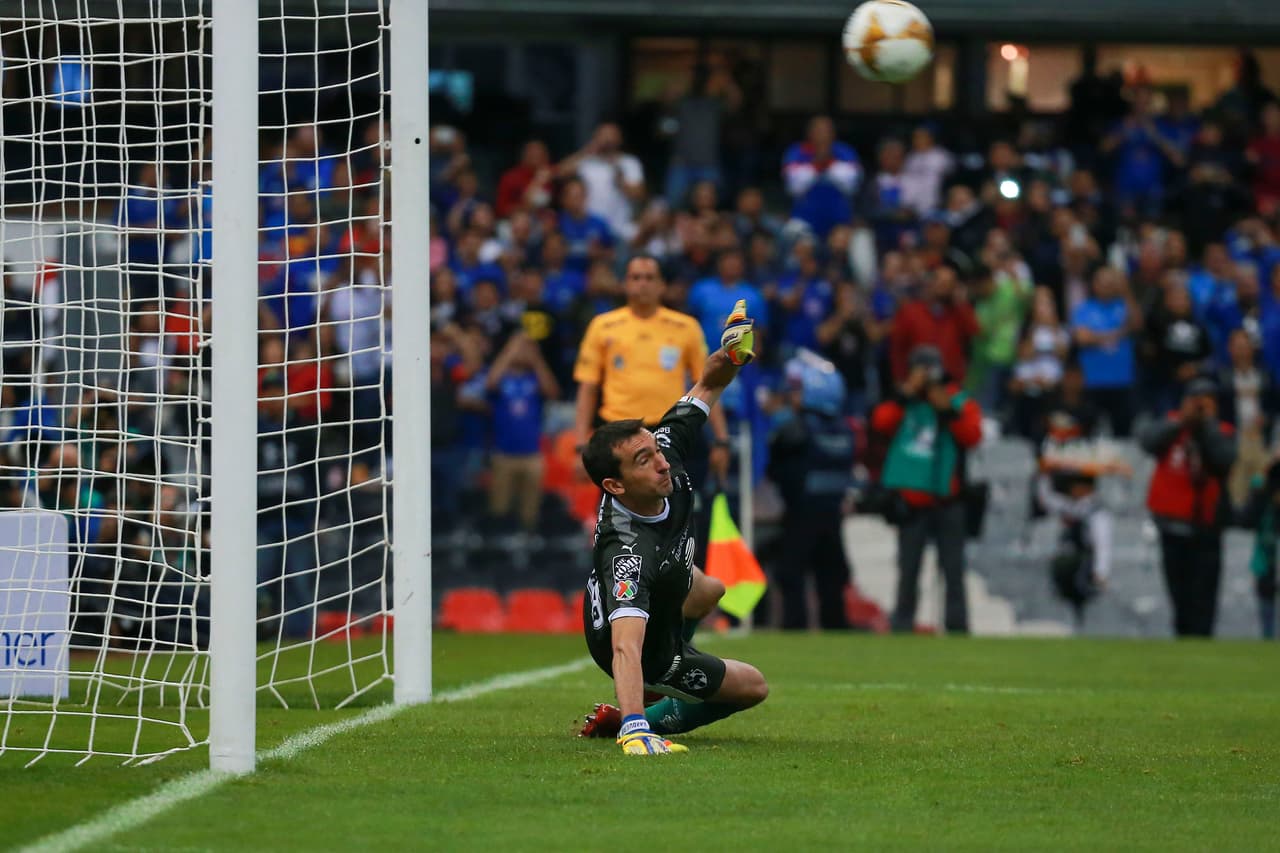 <b>Marcelo Barovero: 0. El portero argentino es de gran experiencia pero careció de ella justo cuando su equipo más lo necesitaba y un error suyo les costó la eliminación. </b>
