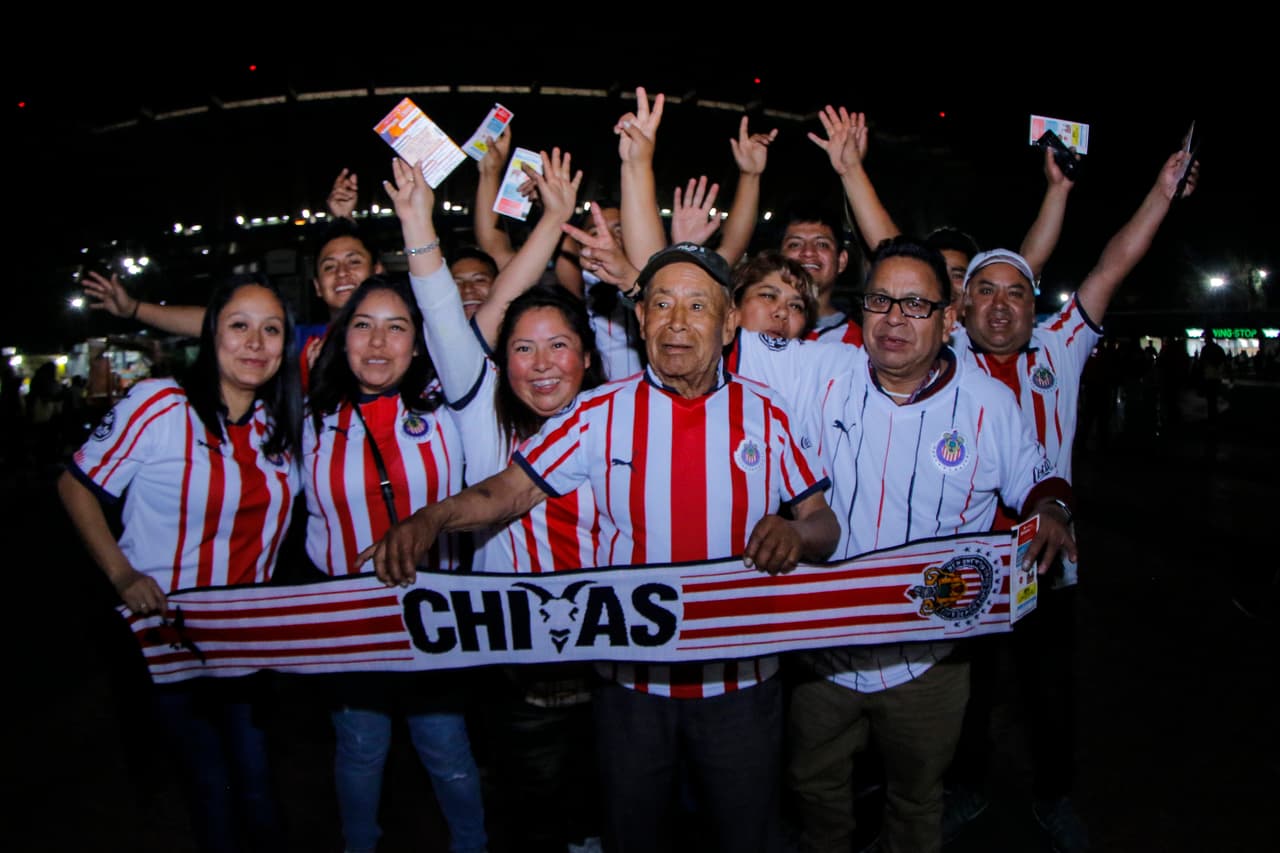 Así vivieron los aficionados los momentos previos al Súper Clásico por la Copa MX entre Águilas del América y Chivas del Guadalajara en el Estadio Azteca.