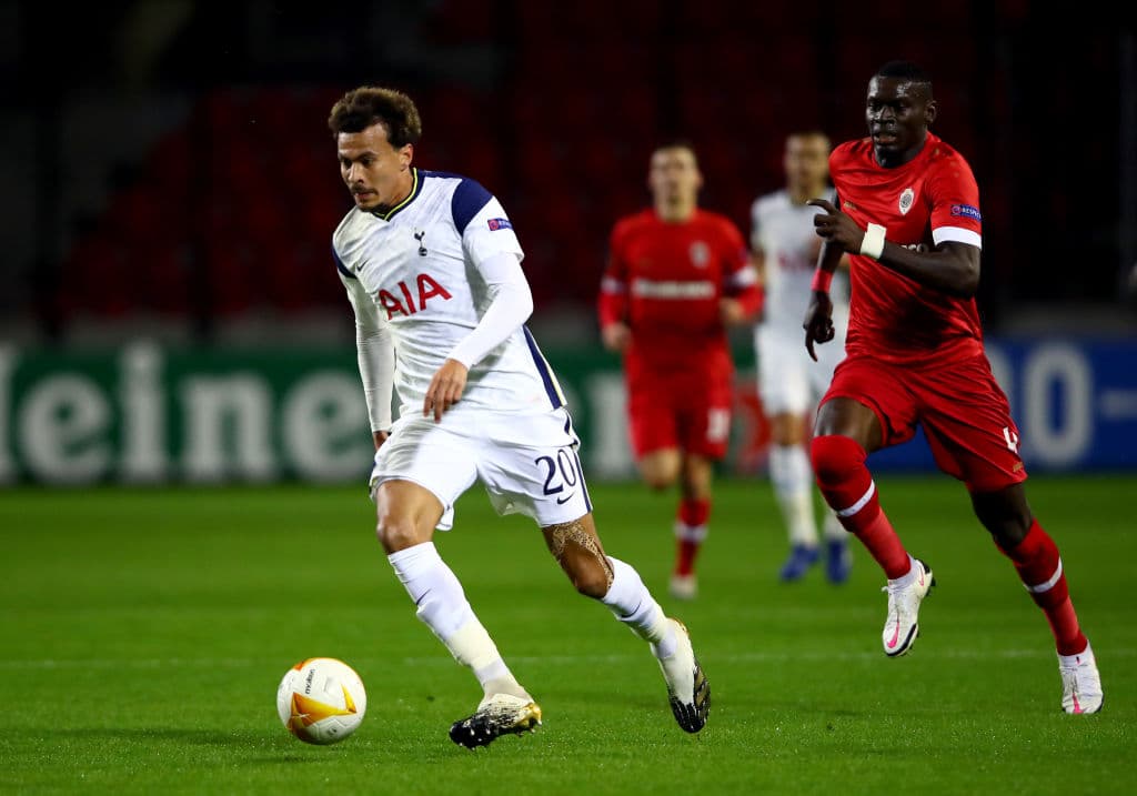 Tottenham es derrotado ante Royal Antwerp por la mínima. Lior Refaelov se encargó de darle la victoria a su equipo a los 29 minutos del encuentro. Los de Mourinho no pueden ante el equipo belga durante la segunda fecha de la UEFA Europa League.