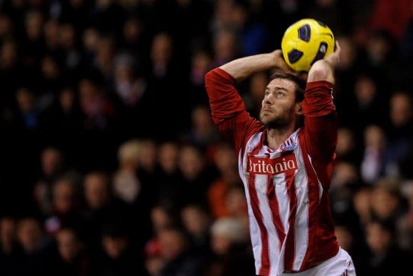 Después de que limpiaban un poco el balón, los jugadores ya ponían en juego el esférico.