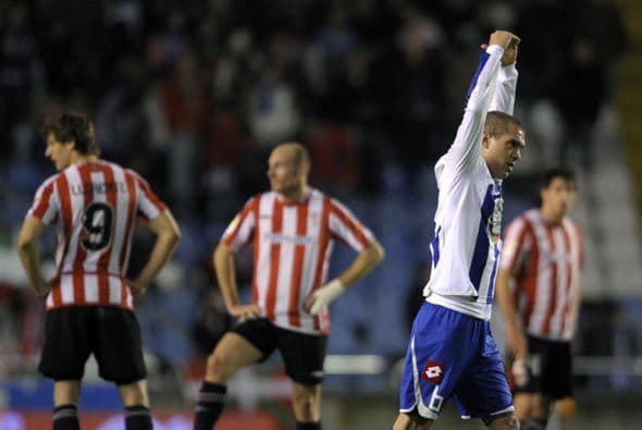 El brasileño Jaca hizo uno de los tres goles del Deportivo para quedarse con el triunfo.