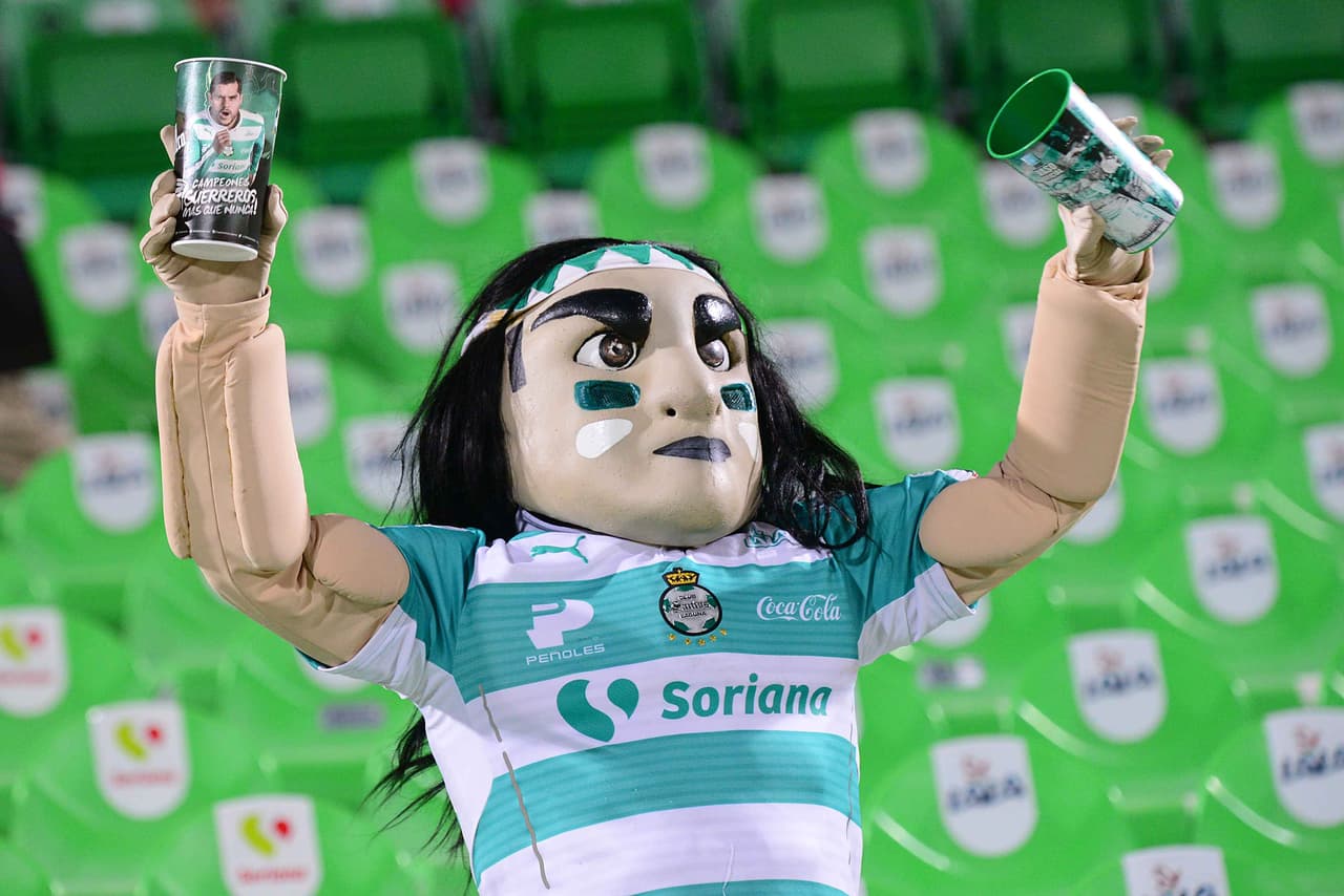 El colorido de la afición en la Jornada 9