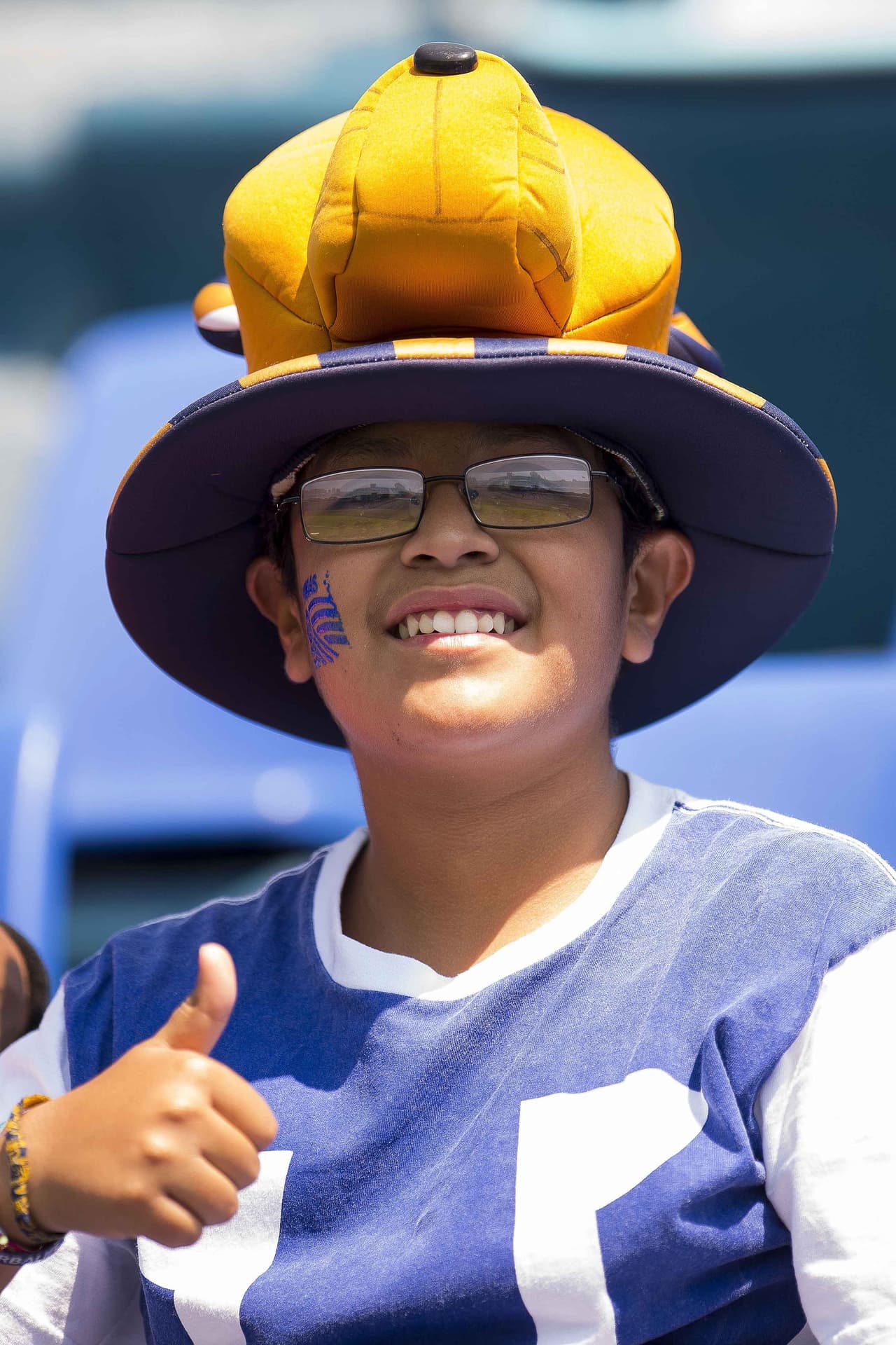 El colorido de la afición en la Jornada 9