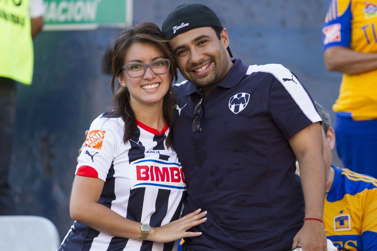 El colorido de la afición en la Jornada 9