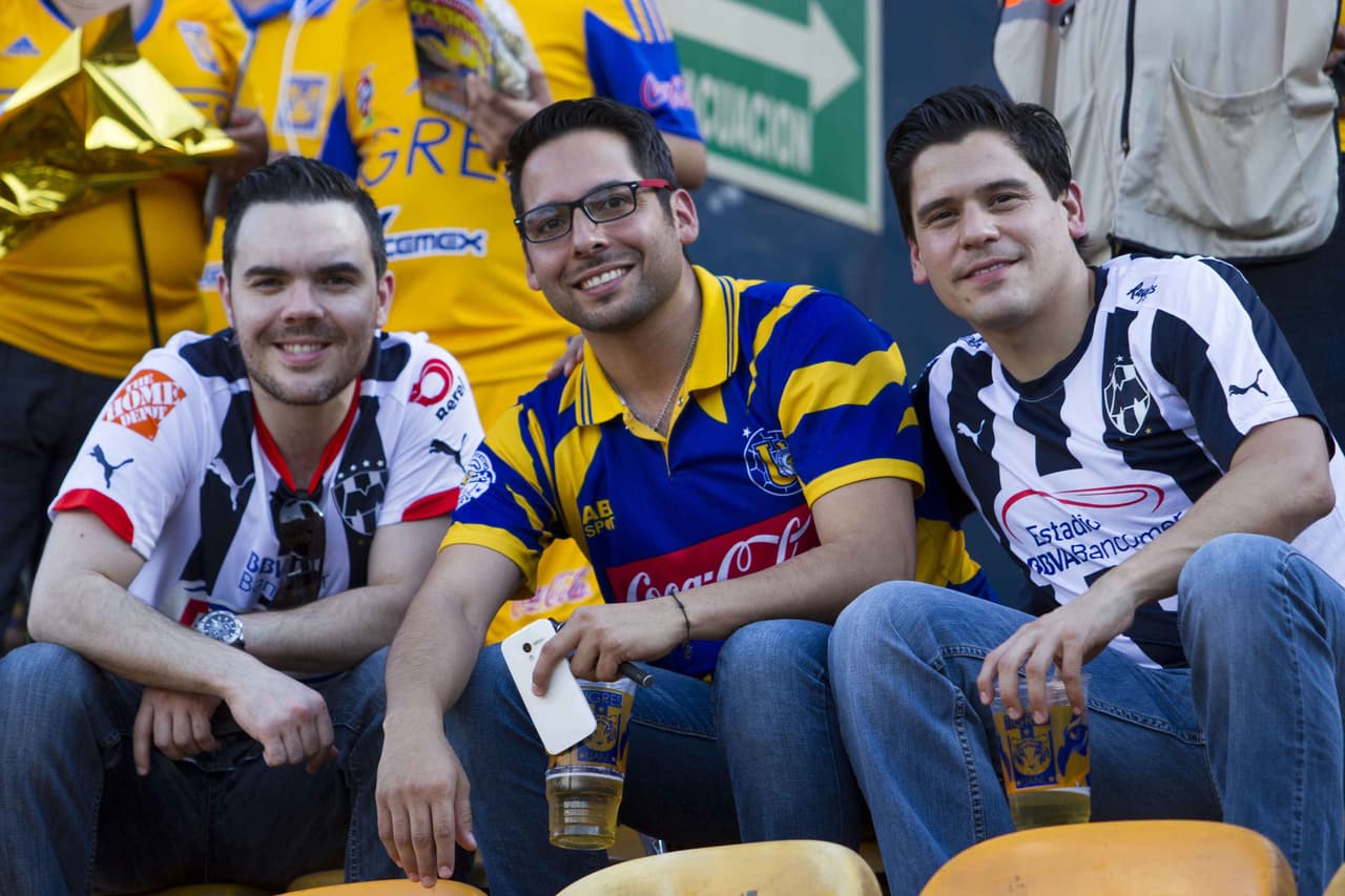 El colorido de la afición en la Jornada 9