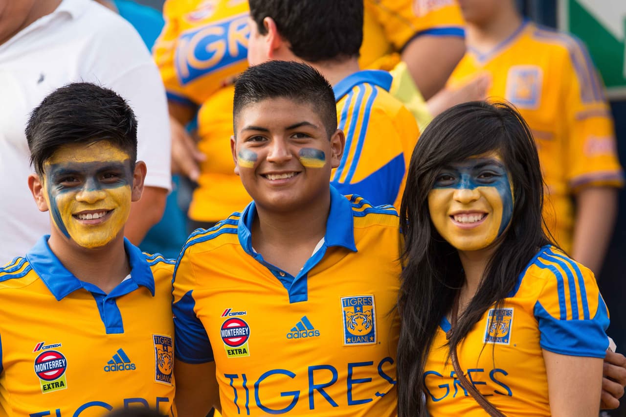 El colorido de la afición en la Jornada 9