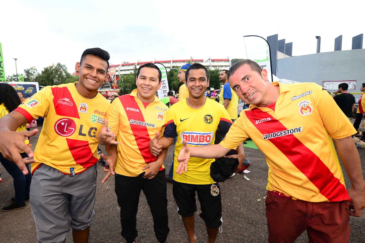 El colorido de la afición en la Jornada 9