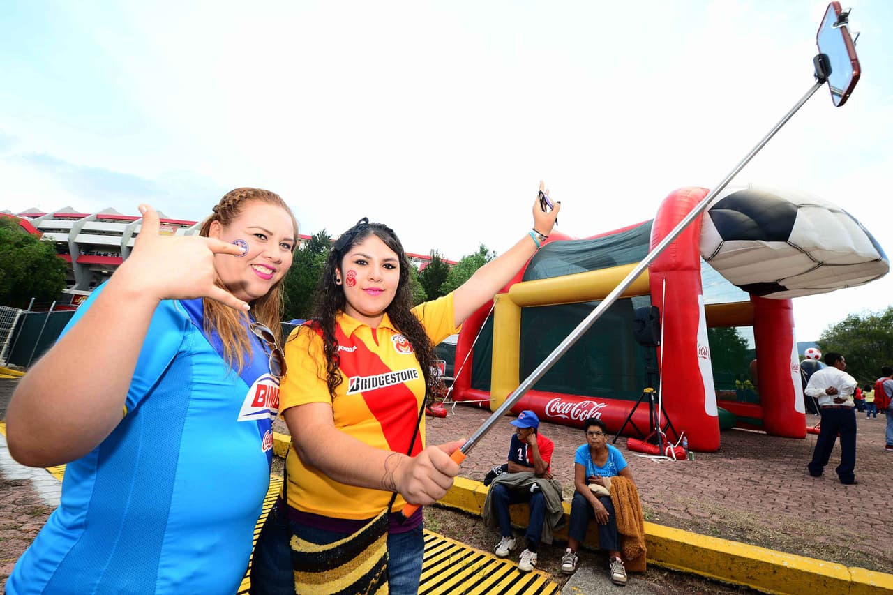 El colorido de la afición en la Jornada 9