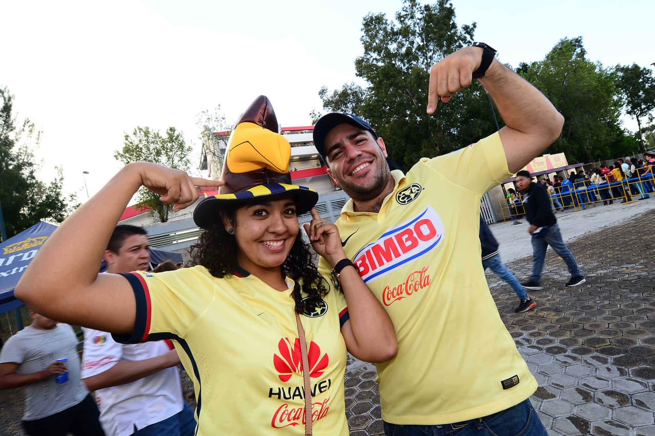 El colorido de la afición en la Jornada 9