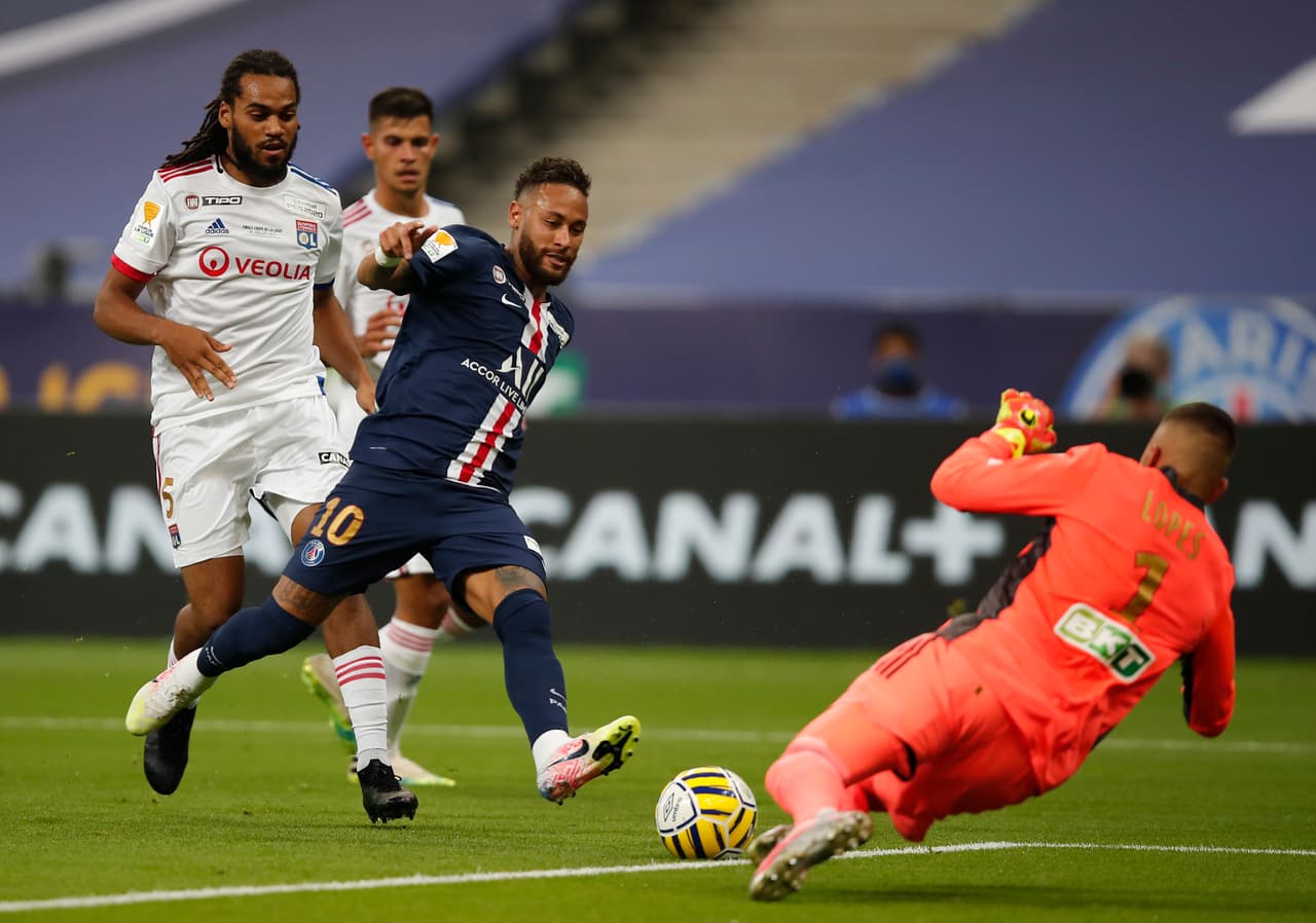 Pasados veinte minutos del inicio de la parte complementaria, nuevamente PSG tomaba el control del juego.