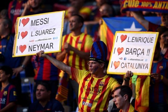 Los aficionados al fútbol pintaron el Olympiastadion de Berlín para alentrar a blaugrana y biaonconeros en la pelea por llevarse el trofeo de la Champions.