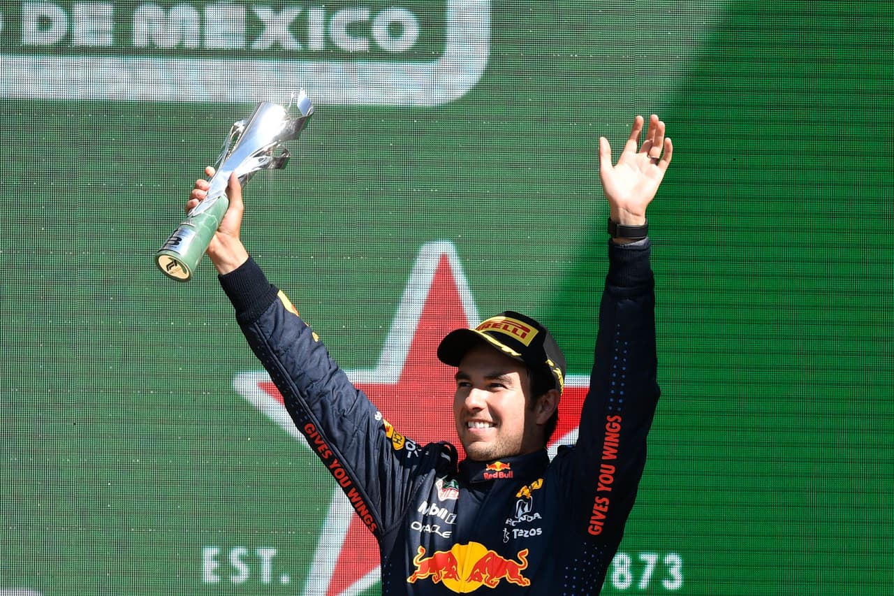 ¡Checo Pérez logra su primer podio de Fórmula 1 en México!