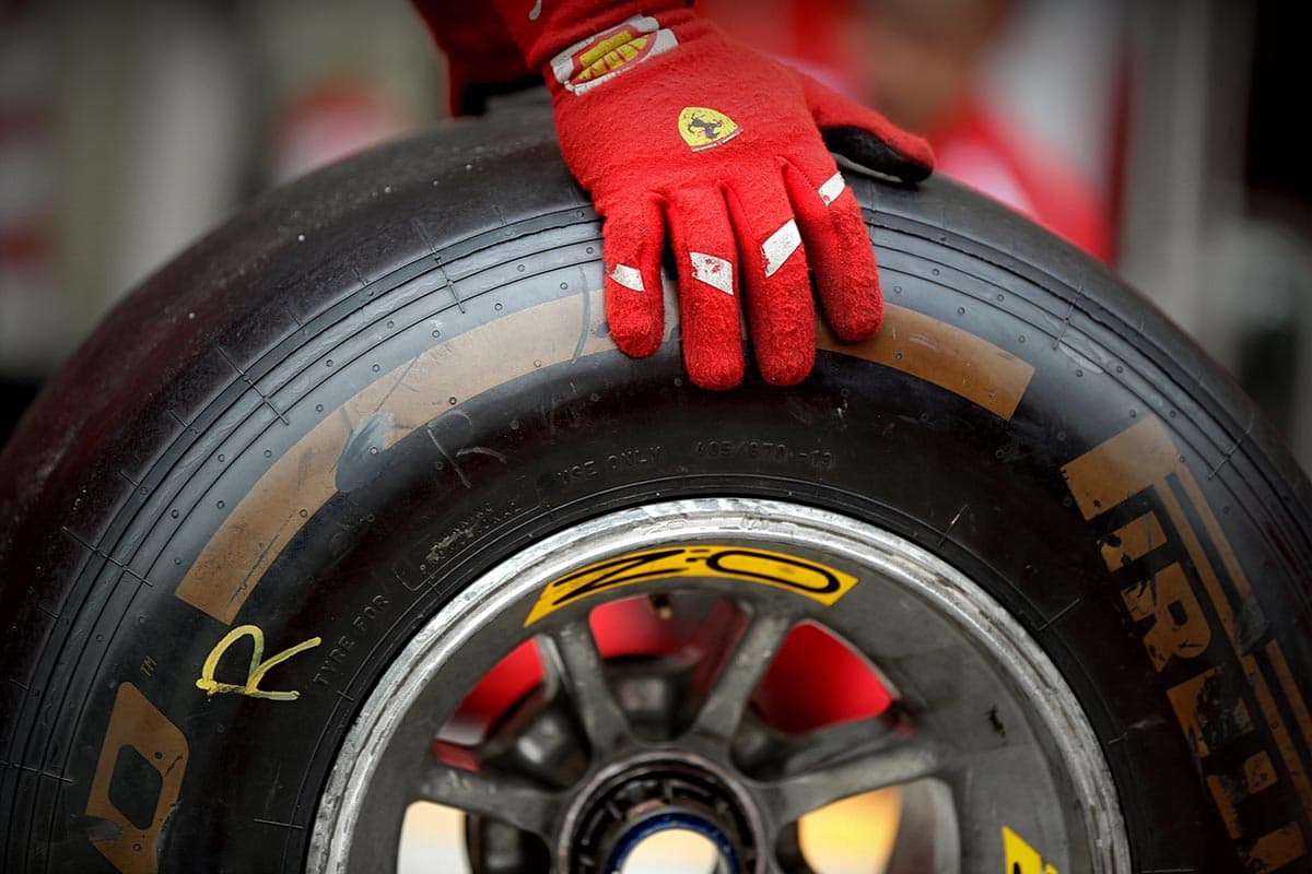 En la segunda parte del día las llantas súper blandas generaron más de un inconveniente para los Mercedes y los Ferrari debido al alto desgaste.