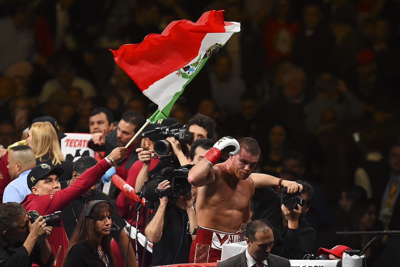 Foto de la pelea Rocky Fielding vs Saul "Canelo" Alvarez correspondiente al titulo Peso Super Mediano AMB celebrado en el Madison Square Garden de la ciudad de Nueva York en Estados Unidos. EN LA FOTO: Photo of the fight Rocky Fielding vs. Saul "Canelo" Alvarez corresponding to the title Super-Mediumweight WBA held at Madison Square Garden in New York City in the United States. IN THE PHOTO: