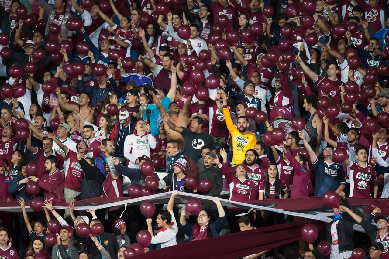 El estadio Ricardo Saprissa, ubicado en San José, lució sus 23.000 localidades llenas, lo que fue una inyección de motivación para los jugadores en el terreno de juego.
