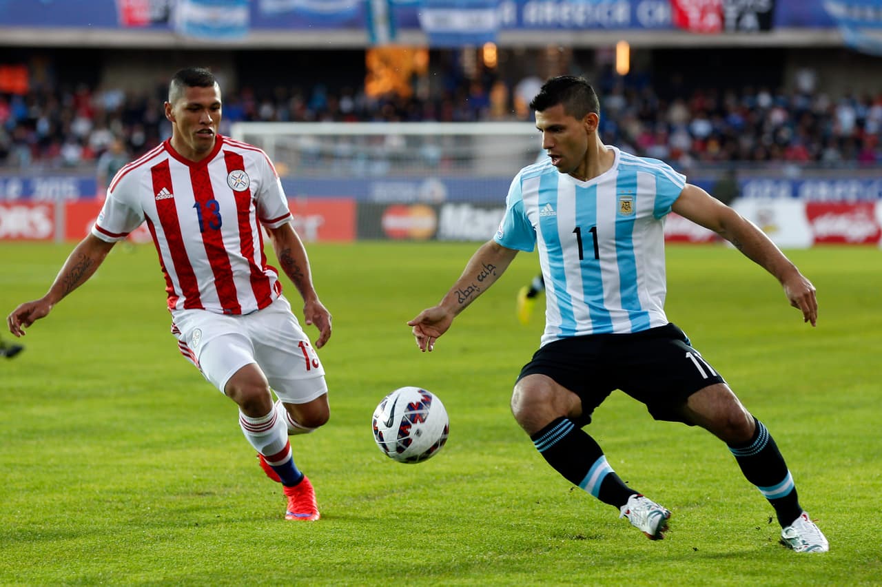 La zaga albirroja comenzaba a sufrir con los embates.