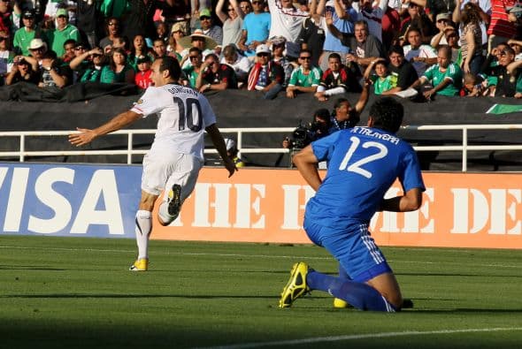 El gol de Donovan, dejaba muy preocupados a los fanáticos del Rose Bowl que estaban vestidos de verde.
