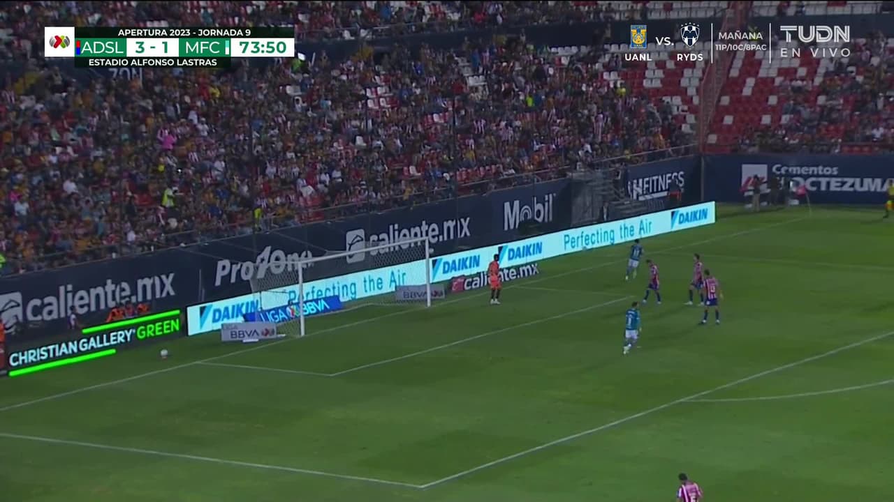 ¡TIRO ATAJADO! disparo por Nicolás Benedetti.