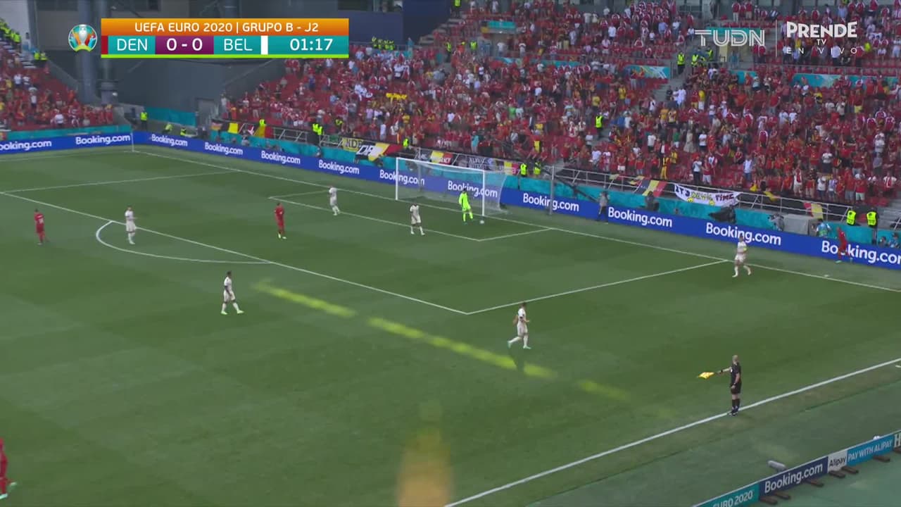 ¡GOL!  anota para Dinamarca. Yussuf Poulsen